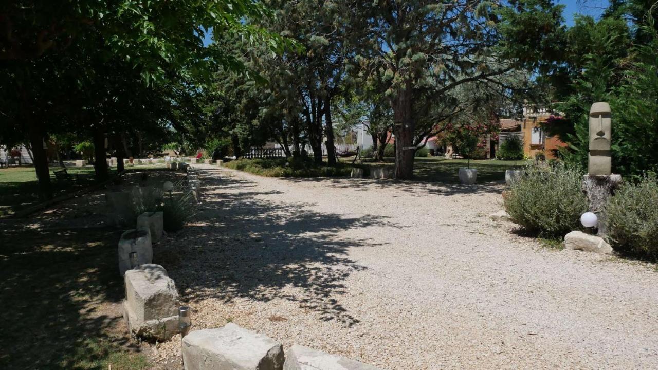 Апартаменти Mas Maurane - Le Bougainvillier Aux Portes D'Arles Тараскон Екстер'єр фото