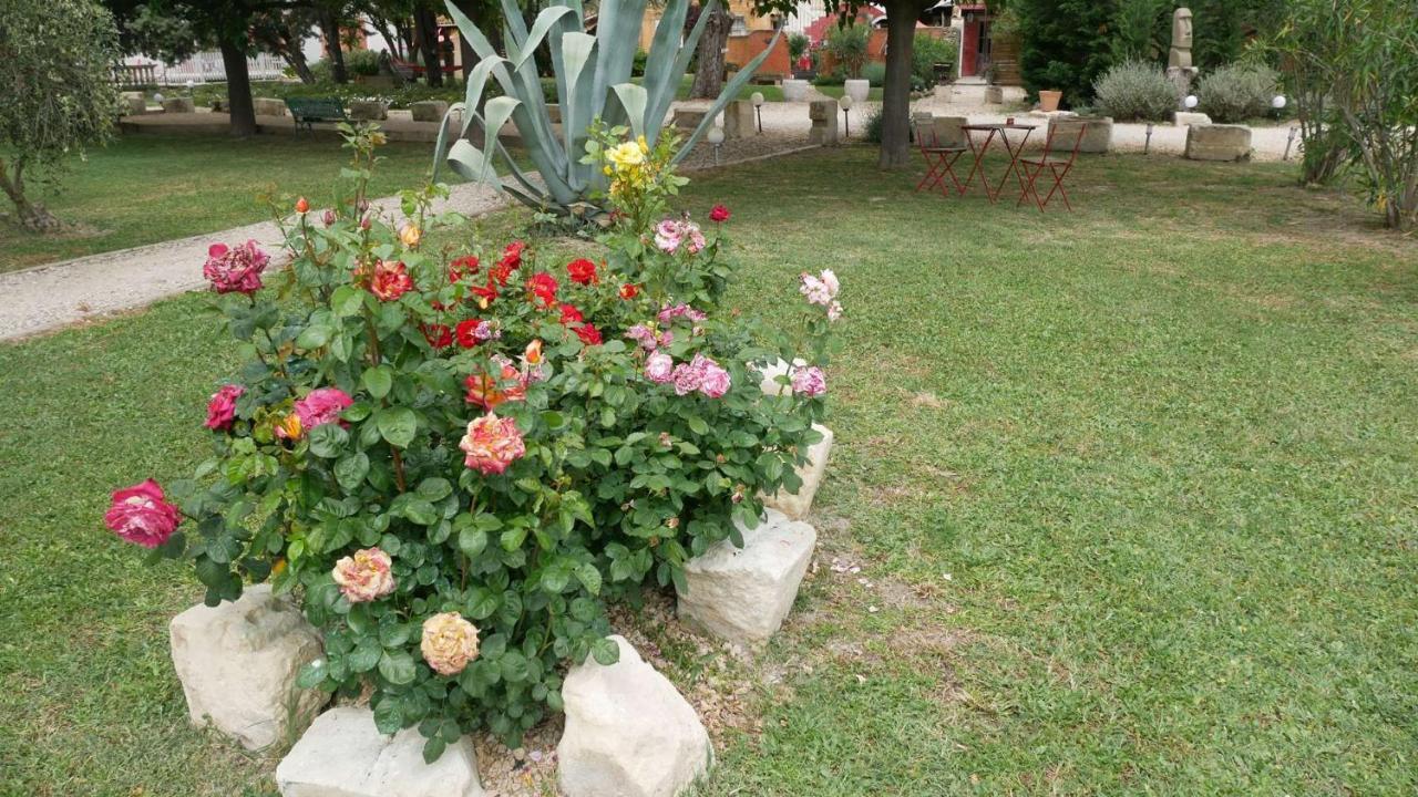 Апартаменти Mas Maurane - Le Bougainvillier Aux Portes D'Arles Тараскон Екстер'єр фото