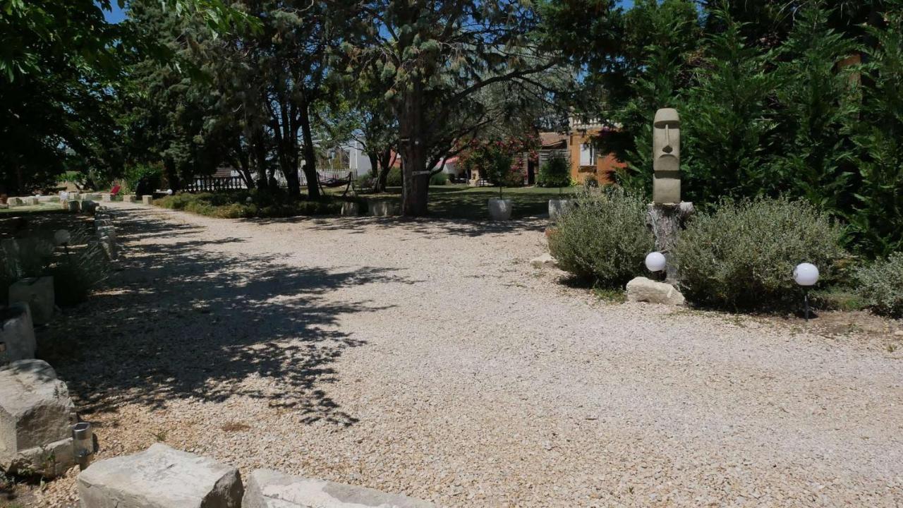 Апартаменти Mas Maurane - Le Bougainvillier Aux Portes D'Arles Тараскон Екстер'єр фото