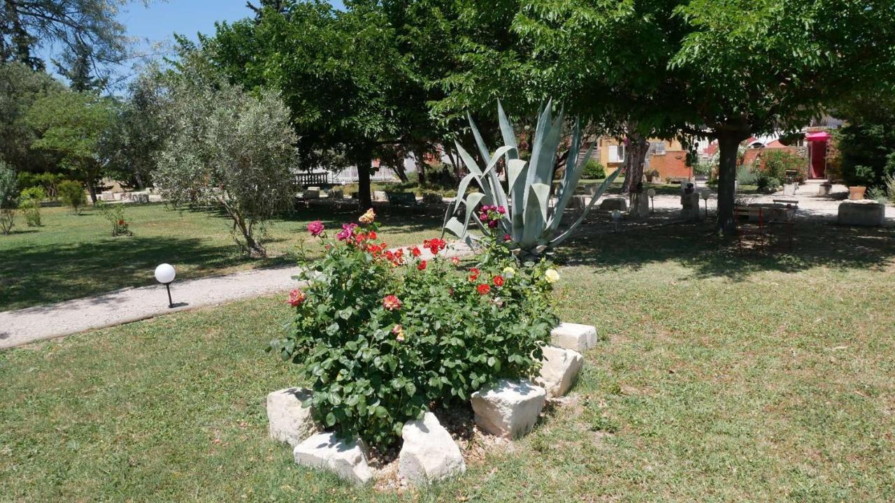Апартаменти Mas Maurane - Le Bougainvillier Aux Portes D'Arles Тараскон Екстер'єр фото